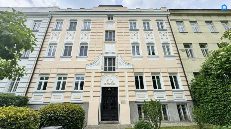  Wien,Hietzing - Roter Berg, Ober Sankt Veit Etagenwohnung Anlegerwohnung in historischem Stil-Albau mit gebliederter Fasssade, Vorgarten, hofseitige Ruhelage, Gr�nblick