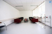  +Modernes B�ro 545m� (oder auf 2x270m� teilbar) , 15-20 R�ume insgesamt m�glich,  Teek�che, Toiletten, optionale PKW Stellpl�tze, optionaler Keller+