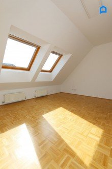  Komplett sanierter Erstbezug, helle, ruhige, 4 Zimmer- Dachgeschoss Maisonette, Loggia, in renoviertem Jahrhundertwendehaus, 4.Liftstock + Kellerabteil