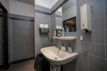  +Modernes B�ro 545m� (oder auf 2x270m� teilbar) , 15-20 R�ume insgesamt m�glich,  Teek�che, Toiletten, optionale PKW Stellpl�tze, optionaler Keller+