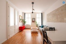  Helle, ruhige, m�blierte  2 Zimmer Wohnung mit gro�em Vorraum und separater K�che