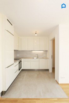  +Pauschale allinklusiv Miete+ KLIMA-HEIZUNG-INKLUDIERT* NEUEBAU-LUXUS- 2 Zimmer, West-Balkon* Ma�einbau-K�che, zugfreie Deckenk�hlung, FBH, Alarmanlage, Garage, Lift, barrierefrei