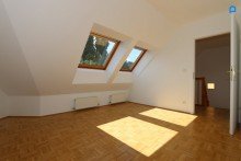  Komplett sanierter Erstbezug, helle, ruhige, 4 Zimmer- Dachgeschoss Maisonette, Loggia, in renoviertem Jahrhundertwendehaus, 4.Liftstock + Kellerabteil