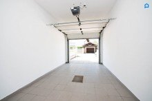  Gro�z�giges Familienhaus, 5 Zimmer, Vollkeller, Fu�bodenheizung, Gro�er Garten, Garage plus weiterer Abstellplatz, Gr�nlage