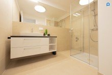  *Wien Innenstadt Blick* VIEW OVER VIENNA * Furnished apartment * 2 Zimmer * Loggia verglast * Fitness Center* All inklusiv rental * also short term*D*