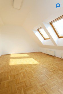  Komplett sanierter Erstbezug, helle, ruhige, 4 Zimmer- Dachgeschoss Maisonette, Loggia, in renoviertem Jahrhundertwendehaus, 4.Liftstock + Kellerabteil