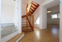  Komplett sanierter Erstbezug, helle, ruhige, 4 Zimmer- Dachgeschoss Maisonette, Loggia, in renoviertem Jahrhundertwendehaus, 4.Liftstock + Kellerabteil