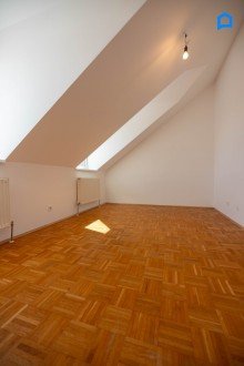  Wohnen nahe Oberlaa - helle 3-Zimmer-Wohnung mit riesigem Wohnbereich 36 m� Wohnk�che und 7,8 m� Balkon + gr�ner Innenhof,  1. OG, Dachgeschoss