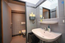  +Modernes B�ro 545m� (oder auf 2x270m� teilbar) , 15-20 R�ume insgesamt m�glich,  Teek�che, Toiletten, optionale PKW Stellpl�tze, optionaler Keller+