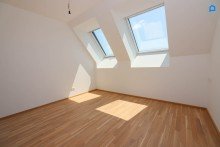 ERSTBEZUG, UNABH�NGIG v. fossilen Brennstoffen, Dachgeschoss NEU mit modernster Ausstattung 77,07m� Wohnfl�che, 3 Zimmer plus Nebenr�ume, auch Altbau Etagen-Wohnungen, W�rmepumpe, Klima