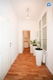  Helle, ruhige, m�blierte  2 Zimmer Wohnung mit gro�em Vorraum und separater K�che