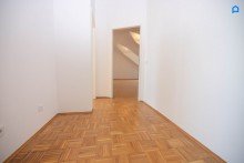  Wohnen nahe Oberlaa - helle 3-Zimmer-Wohnung mit riesigem Wohnbereich 36 m� Wohnk�che und 7,8 m� Balkon + gr�ner Innenhof,  1. OG, Dachgeschoss