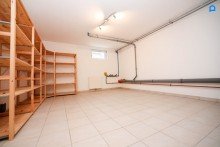  Gro�z�giges Familienhaus, 5 Zimmer, Vollkeller, Fu�bodenheizung, Gro�er Garten, Garage plus weiterer Abstellplatz, Gr�nlage