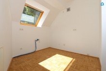  Komplett sanierter Erstbezug, helle, ruhige, 4 Zimmer- Dachgeschoss Maisonette, Loggia, in renoviertem Jahrhundertwendehaus, 4.Liftstock + Kellerabteil