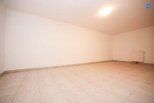  Gro�z�giges Familienhaus, 5 Zimmer, Vollkeller, Fu�bodenheizung, Gro�er Garten, Garage plus weiterer Abstellplatz, Gr�nlage