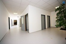  +Modernes B�ro 545m� (oder auf 2x270m� teilbar) , 15-20 R�ume insgesamt m�glich,  Teek�che, Toiletten, optionale PKW Stellpl�tze, optionaler Keller+