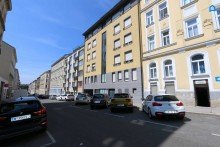  Gro�artige Dachgeschosswohnung mit 146 m� plus 21 m� Dachterrasse plus 8 m� Balkon, 4 Zimmer, KLIMA, gro�er Vorraum, Tiefgaragenplatz optional !