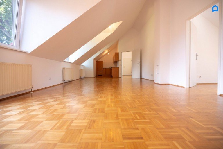  Leopoldsdorf - Hauptplatz, Gemeindeamt, Dachgeschosswohnung Wohnen nahe Oberlaa - helle 3-Zimmer-Wohnung mit riesigem Wohnbereich 36 m� Wohnk�che und 7,8 m� Balkon + gr�ner Innenhof, 1. OG, Dachgeschoss
