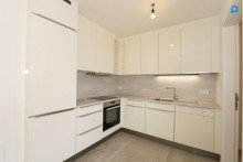  +Pauschale allinklusiv Miete+ KLIMA-HEIZUNG-INKLUDIERT* NEUEBAU-LUXUS- 2 Zimmer, West-Balkon* Ma�einbau-K�che, zugfreie Deckenk�hlung, FBH, Alarmanlage, Garage, Lift, barrierefrei