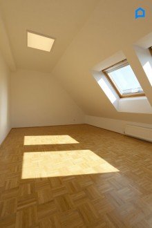  +Helle + ruhige + Dachgeschoss Maisonette+ Klimaanlage + in renoviertem Jahrhundertwendehaus+Komplett sanierter Erstbezug + 4.Liftstock +  Kellerabteil+