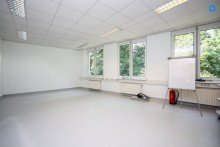  +Modernes B�ro 545m� (oder auf 2x270m� teilbar) , 15-20 R�ume insgesamt m�glich,  Teek�che, Toiletten, optionale PKW Stellpl�tze, optionaler Keller+