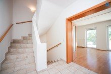  Gro�z�giges Familienhaus, 5 Zimmer, Vollkeller, Fu�bodenheizung, Gro�er Garten, Garage plus weiterer Abstellplatz, Gr�nlage