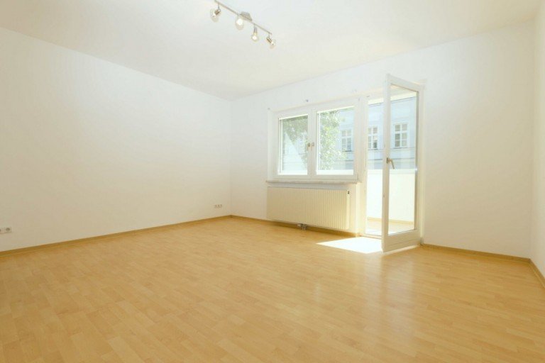  Wien - U4, U-Bahnstation Ober St.-Veit Etagenwohnung U-Bahn-N�he, helles 1 Zimmer Apartment (1.OG) mit verglaster Loggia, sch�nes Bad,WC,Garage anmietbar, Gartenben�tzung