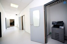  +Modernes B�ro 545m� (oder auf 2x270m� teilbar) , 15-20 R�ume insgesamt m�glich,  Teek�che, Toiletten, optionale PKW Stellpl�tze, optionaler Keller+