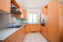  Gro�z�giges Familienhaus, 5 Zimmer, Vollkeller, Fu�bodenheizung, Gro�er Garten, Garage plus weiterer Abstellplatz, Gr�nlage