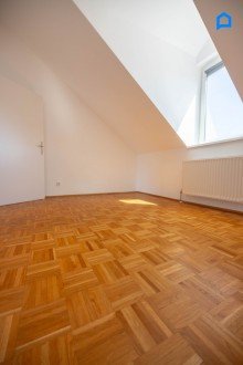 Wohnen nahe Oberlaa - helle 3-Zimmer-Wohnung mit riesigem Wohnbereich 36 m� Wohnk�che und 7,8 m� Balkon + gr�ner Innenhof,  1. OG, Dachgeschoss