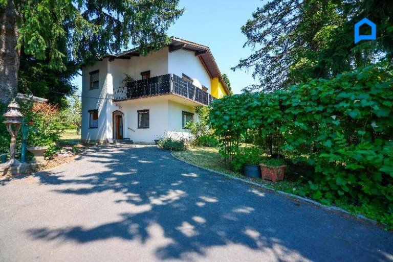  Graz,09.Bez.:Waltendorf - Waltendorf Einfamilienhaus Einfamilienhaus, Zentrumsn�he mit Gr�nruhelage - Baugrundst�ck mit Entwicklungspotenzial - 1540m� Grund- f�r Bautr�ger- Familien - Investoren
