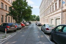  Helle, ruhige, m�blierte  2 Zimmer Wohnung mit gro�em Vorraum und separater K�che