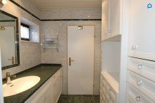  Sehr gepflegtes gro�z�giges Eckreihenhaus , Garten, Pergola, Terrasse, 4,5 Zimmer, plus Kellerr�ume, Garage
