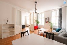  Helle, ruhige, m�blierte  2 Zimmer Wohnung mit gro�em Vorraum und separater K�che