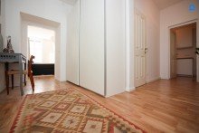  Helle, ruhige, m�blierte  2 Zimmer Wohnung mit gro�em Vorraum und separater K�che