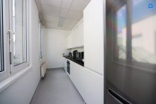  +Modernes B�ro 545m� (oder auf 2x270m� teilbar) , 15-20 R�ume insgesamt m�glich,  Teek�che, Toiletten, optionale PKW Stellpl�tze, optionaler Keller+