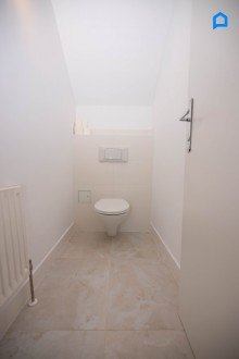  Wohnen nahe Oberlaa - helle 3-Zimmer-Wohnung mit riesigem Wohnbereich 36 m� Wohnk�che und 7,8 m� Balkon + gr�ner Innenhof,  1. OG, Dachgeschoss