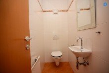  Gro�z�giges Familienhaus, 5 Zimmer, Vollkeller, Fu�bodenheizung, Gro�er Garten, Garage plus weiterer Abstellplatz, Gr�nlage