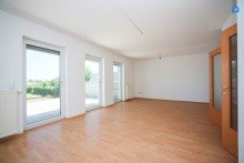  Gro�z�giges Familienhaus, 5 Zimmer, Vollkeller, Fu�bodenheizung, Gro�er Garten, Garage plus weiterer Abstellplatz, Gr�nlage