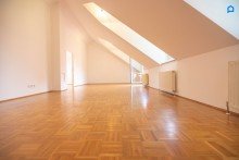  Wohnen nahe Oberlaa - helle 3-Zimmer-Wohnung mit riesigem Wohnbereich 36 m� Wohnk�che und 7,8 m� Balkon + gr�ner Innenhof,  1. OG, Dachgeschoss