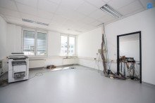  +Modernes B�ro 545m� (oder auf 2x270m� teilbar) , 15-20 R�ume insgesamt m�glich,  Teek�che, Toiletten, optionale PKW Stellpl�tze, optionaler Keller+