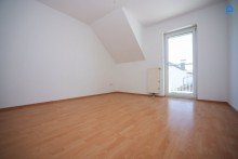  Gro�z�giges Familienhaus, 5 Zimmer, Vollkeller, Fu�bodenheizung, Gro�er Garten, Garage plus weiterer Abstellplatz, Gr�nlage
