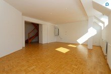  +Helle + ruhige + Dachgeschoss Maisonette+ Klimaanlage + in renoviertem Jahrhundertwendehaus+Komplett sanierter Erstbezug + 4.Liftstock +  Kellerabteil+