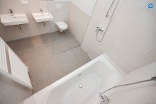 Badezimmer Dusche Top 11 ERSTBEZUG, UNABH�NGIG v. fossilen Brennstoffen, kernsanierter Albau, modernste Ausstattung ab 41 m� -148m� Wohnfl�che, 2-4 Zimmer plus Nebenr�ume, Etagen- und DG Wohnungen, W�rmep. FBH,Deckenk�hlung