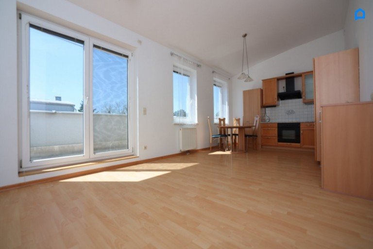  Gerasdorf - Kapellerfeld -West Etagenwohnung PENTHOUSE, hell, 2 Zimmer + 2 Terrassen u. Autoabstellplatz, S-BAHN , ca. 34 Minuten zum Praterstern. hohe R�ume bis 3,40m!