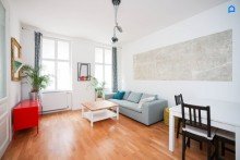  Helle, ruhige, m�blierte  2 Zimmer Wohnung mit gro�em Vorraum und separater K�che