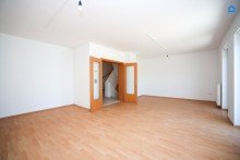  Gro�z�giges Familienhaus, 5 Zimmer, Vollkeller, Fu�bodenheizung, Gro�er Garten, Garage plus weiterer Abstellplatz, Gr�nlage