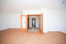  Gro�z�giges Familienhaus, 5 Zimmer, Vollkeller, Fu�bodenheizung, Gro�er Garten, Garage plus weiterer Abstellplatz, Gr�nlage