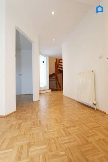 Komplett sanierter Erstbezug, helle, ruhige, 4 Zimmer- Dachgeschoss Maisonette, Loggia, in renoviertem Jahrhundertwendehaus, 4.Liftstock + Kellerabteil