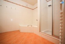  Gro�z�giges Familienhaus, 5 Zimmer, Vollkeller, Fu�bodenheizung, Gro�er Garten, Garage plus weiterer Abstellplatz, Gr�nlage